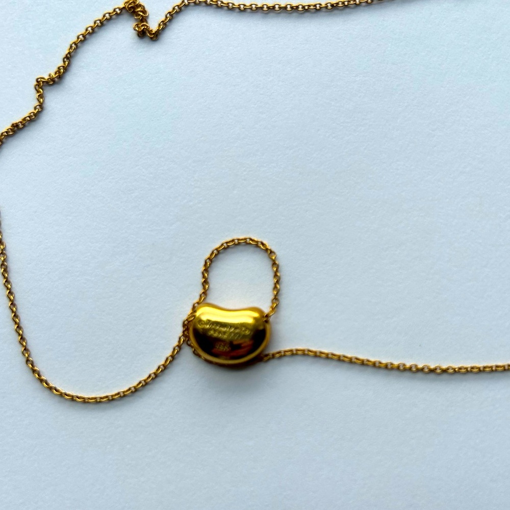 Tiffany & Co. Yellow gold Elsa Peretti bean pendant. 9mm.